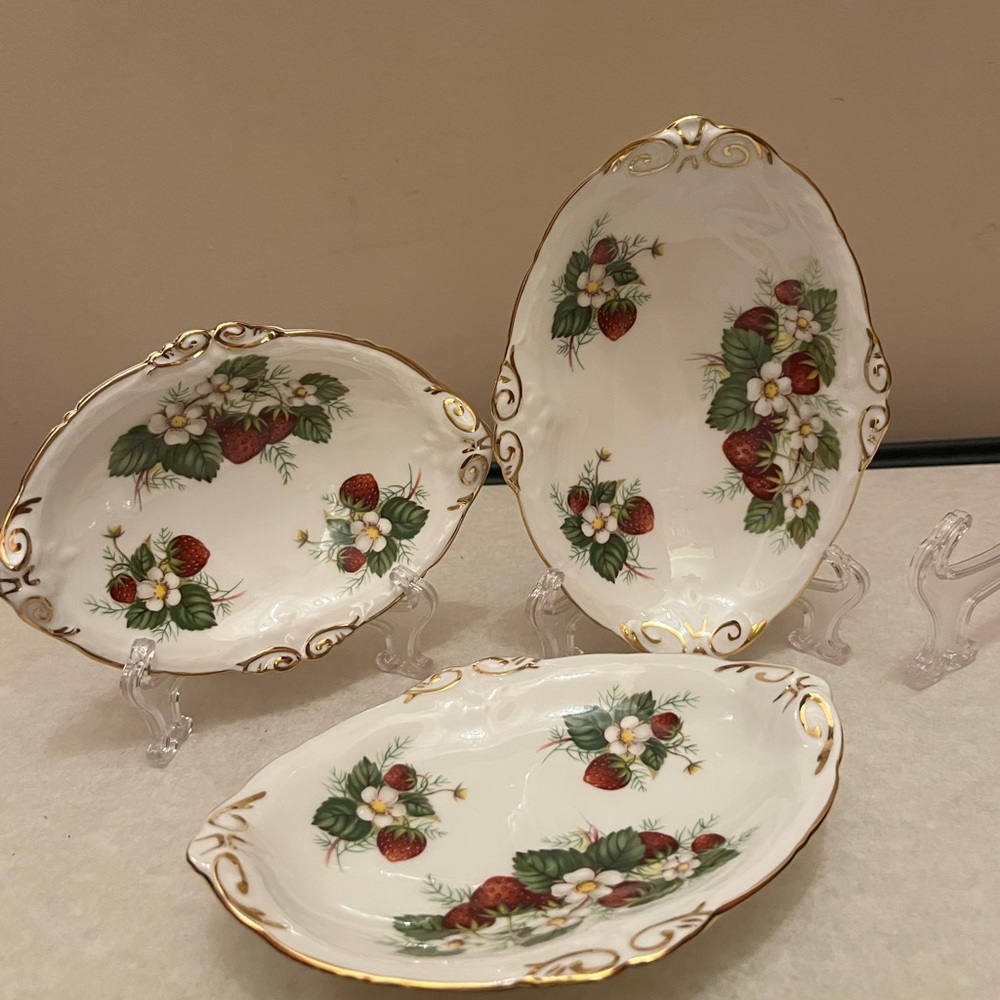 3 Vintage Hammersley Spode English Bone . Strawberry Ripe trinket dishes/servi - Picture 4 of 10